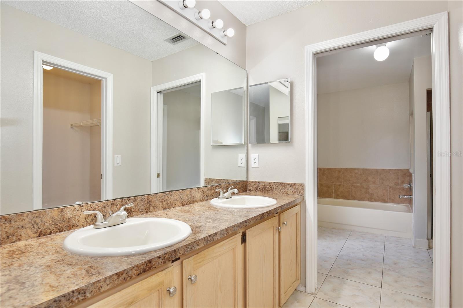 Image 16 of 34 For 14332 Grassy Cove Circle
