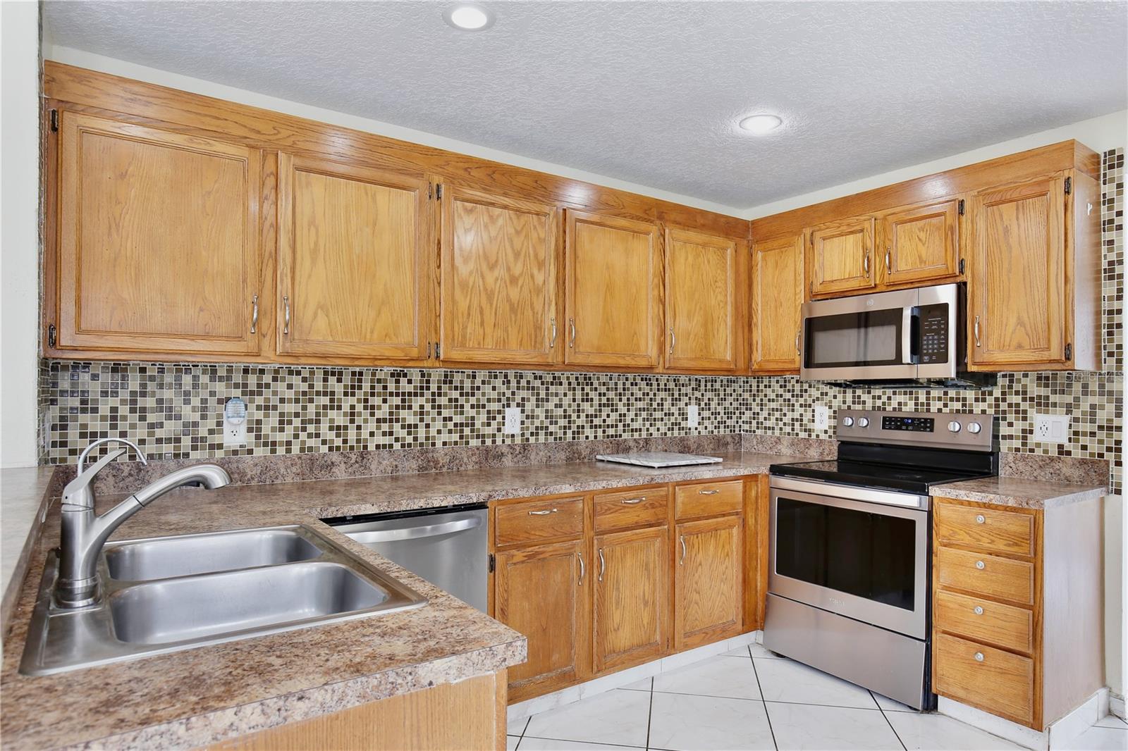 Image 9 of 34 For 14332 Grassy Cove Circle