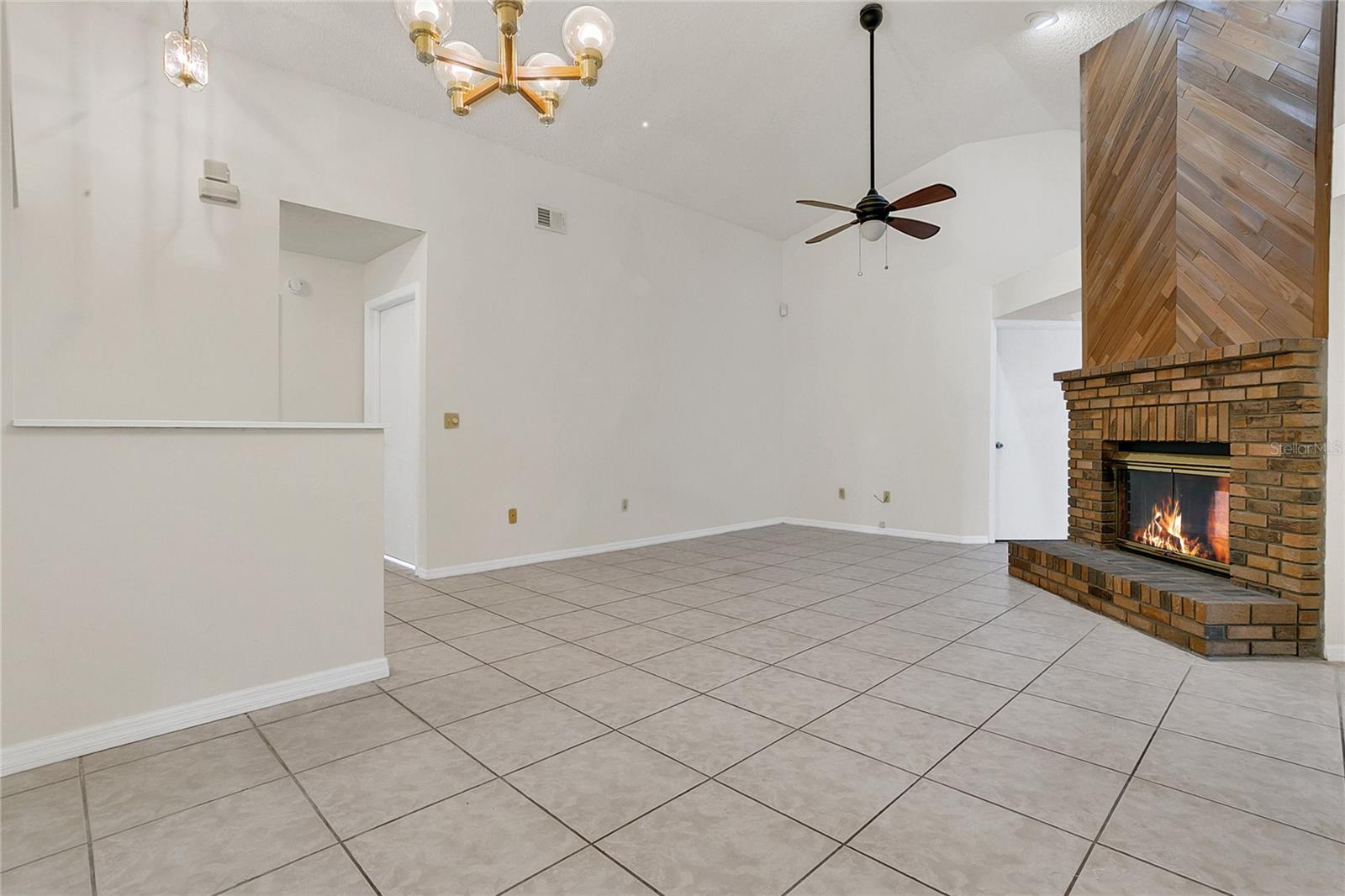 Image 4 of 31 For 1806 Waterbeach Court