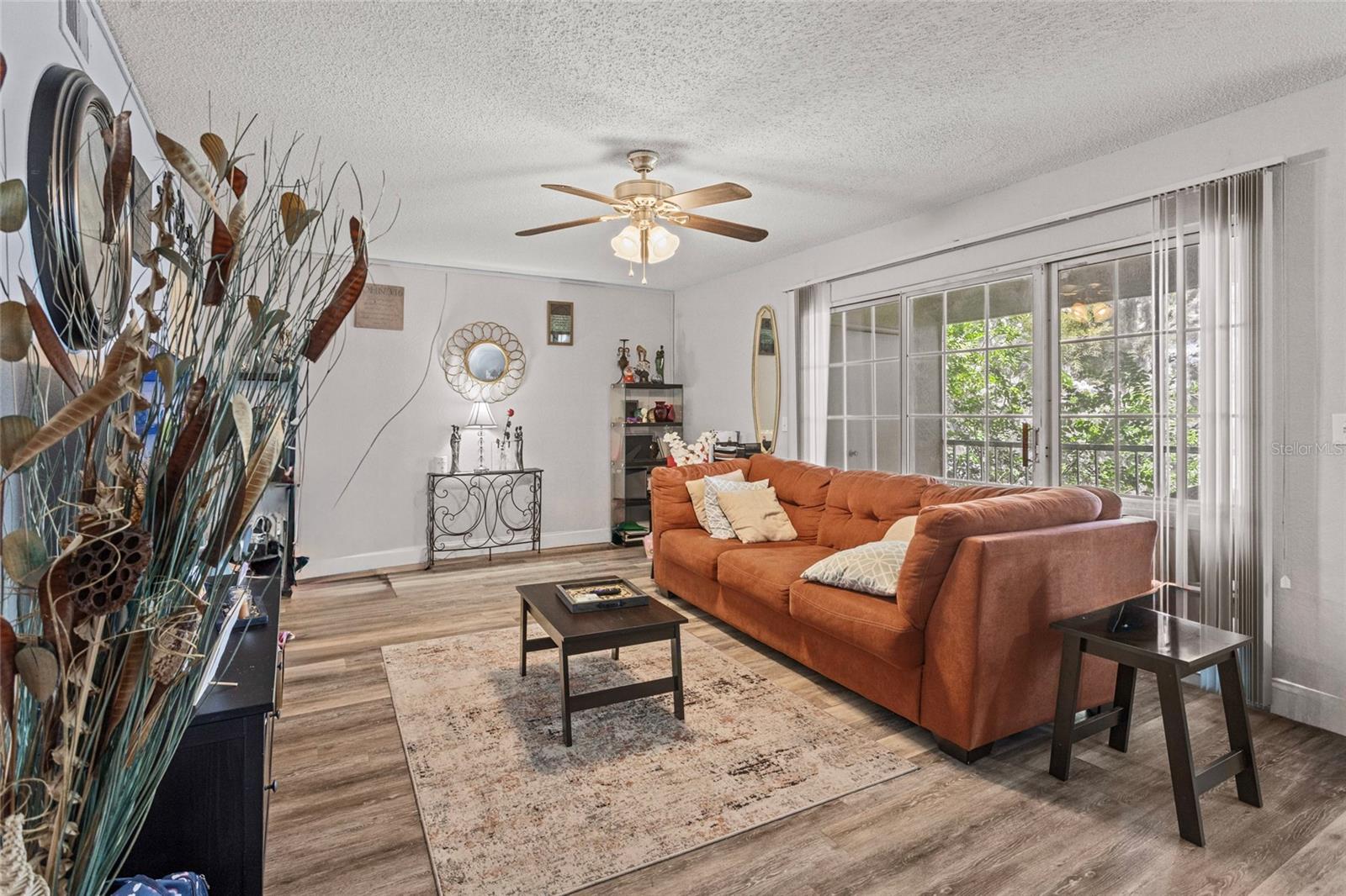 Image 12 of 32 For 3946 Versailles Drive 3946b