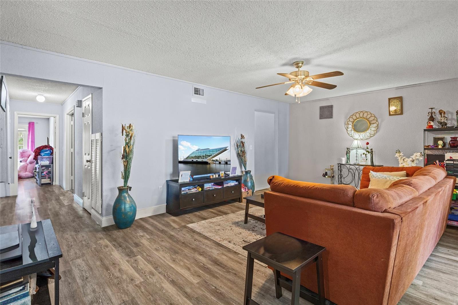 Image 14 of 32 For 3946 Versailles Drive 3946b