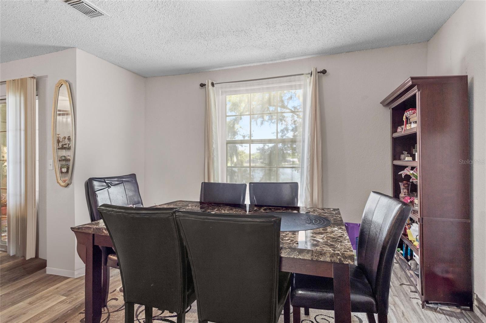 Image 16 of 32 For 3946 Versailles Drive 3946b