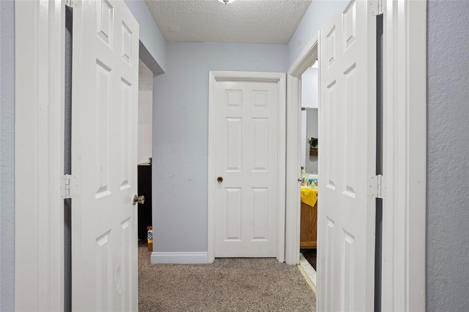 Image 17 of 32 For 3946 Versailles Drive 3946b