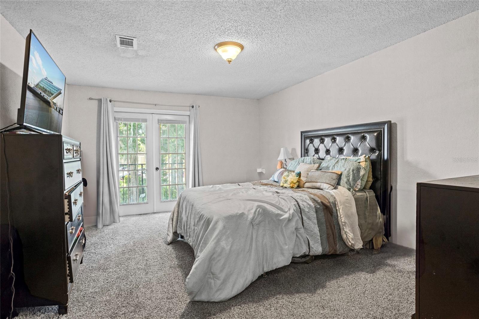 Image 18 of 32 For 3946 Versailles Drive 3946b