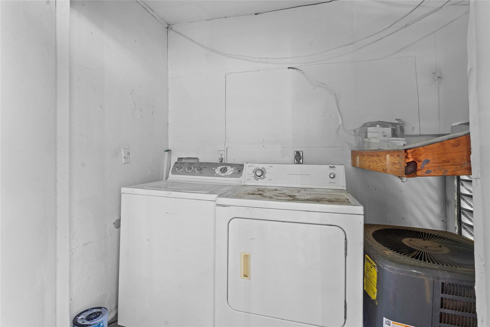 Image 27 of 32 For 3946 Versailles Drive 3946b
