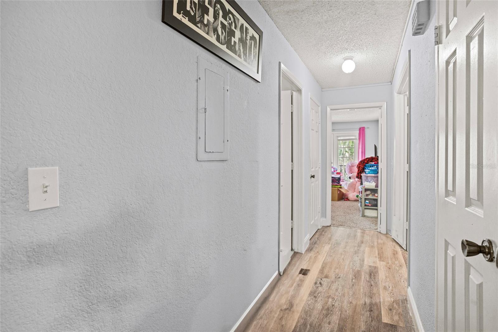 Image 7 of 32 For 3946 Versailles Drive 3946b