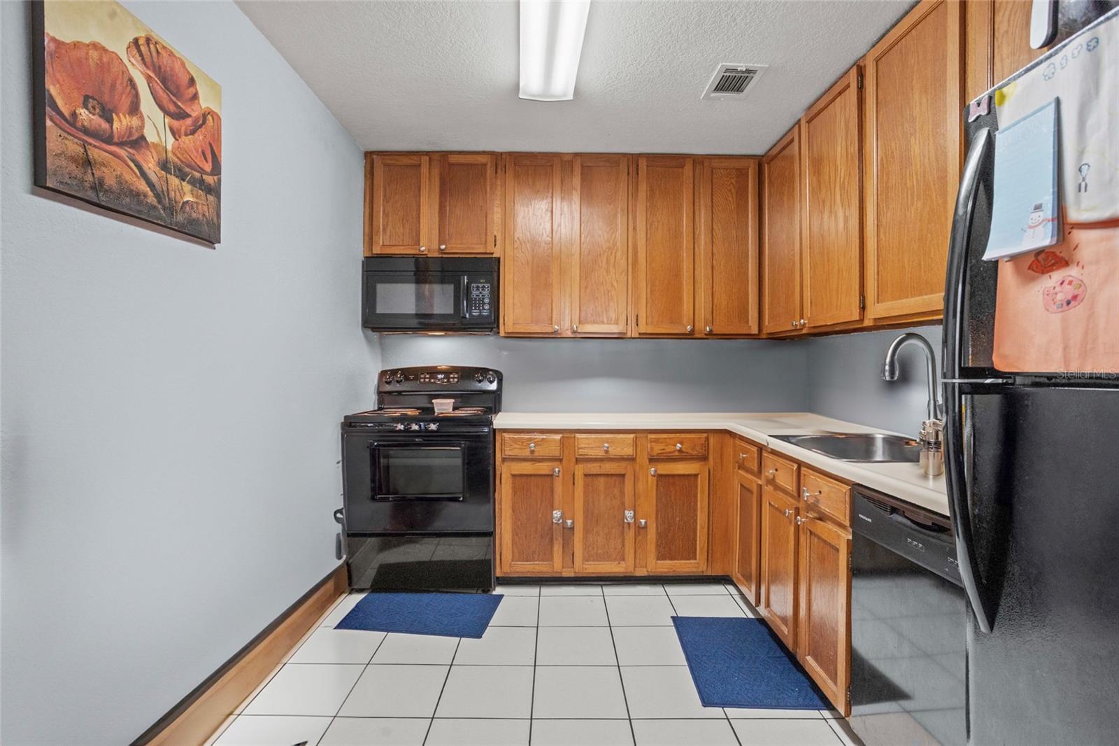 Image 8 of 32 For 3946 Versailles Drive 3946b