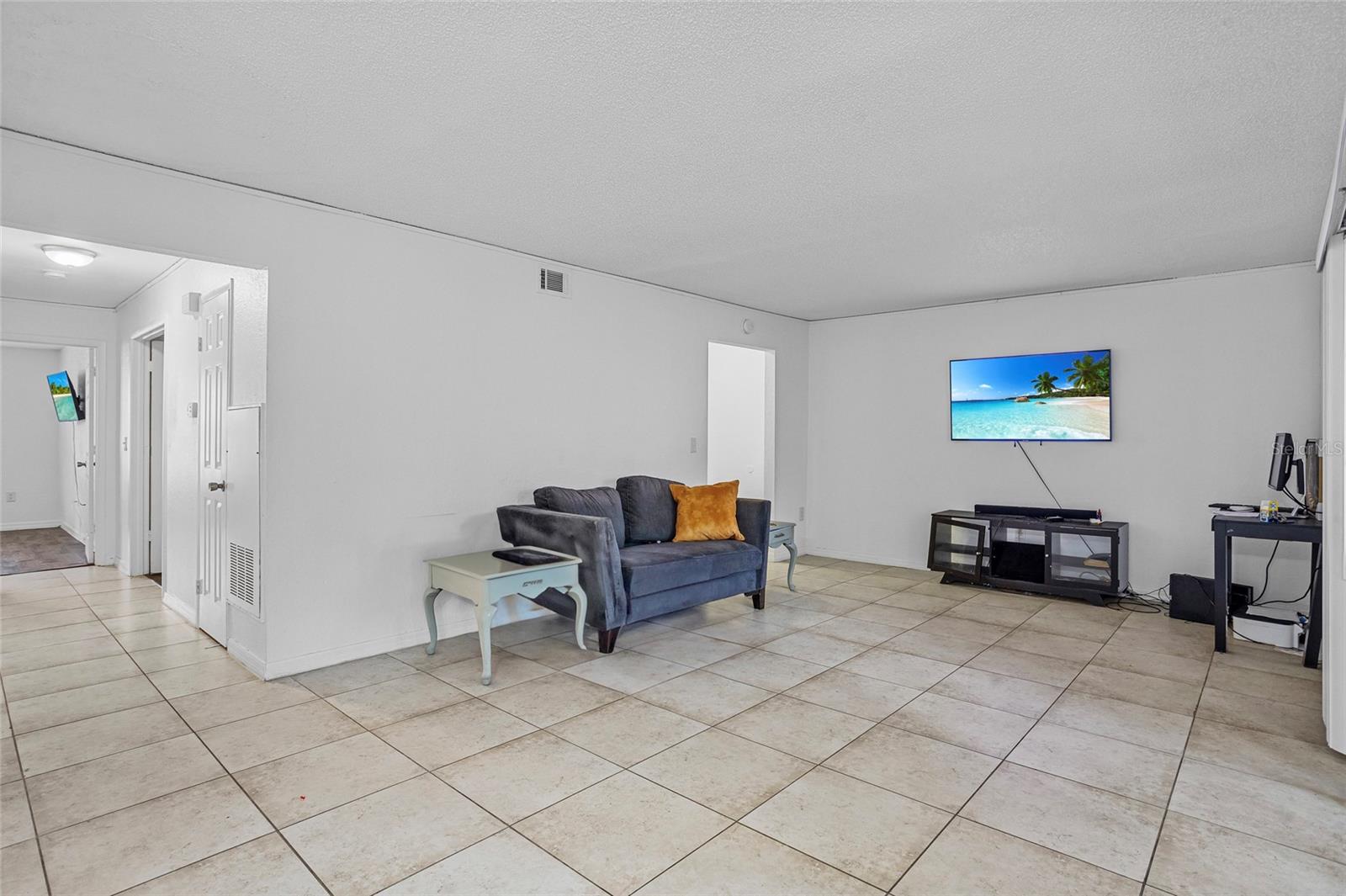 Image 8 of 32 For 3997 Versailles Drive 3997f