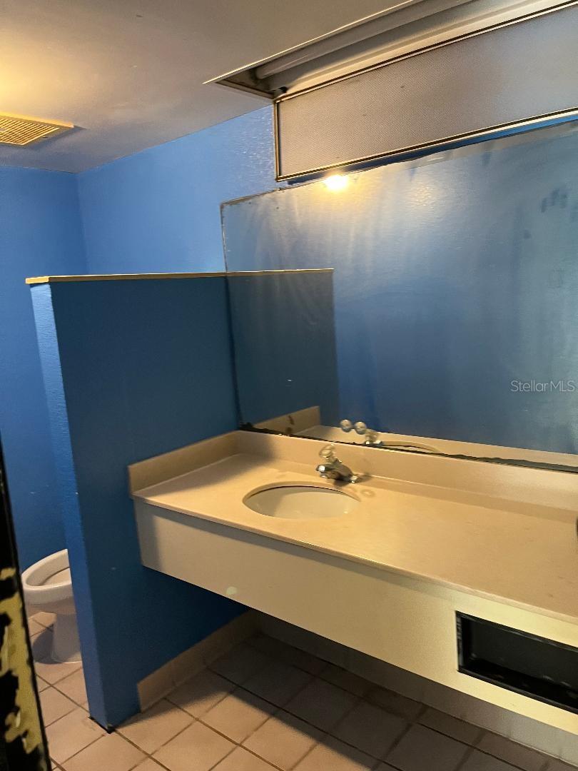 Image 7 of 12 For 8421 Orange Blossom Trail 433