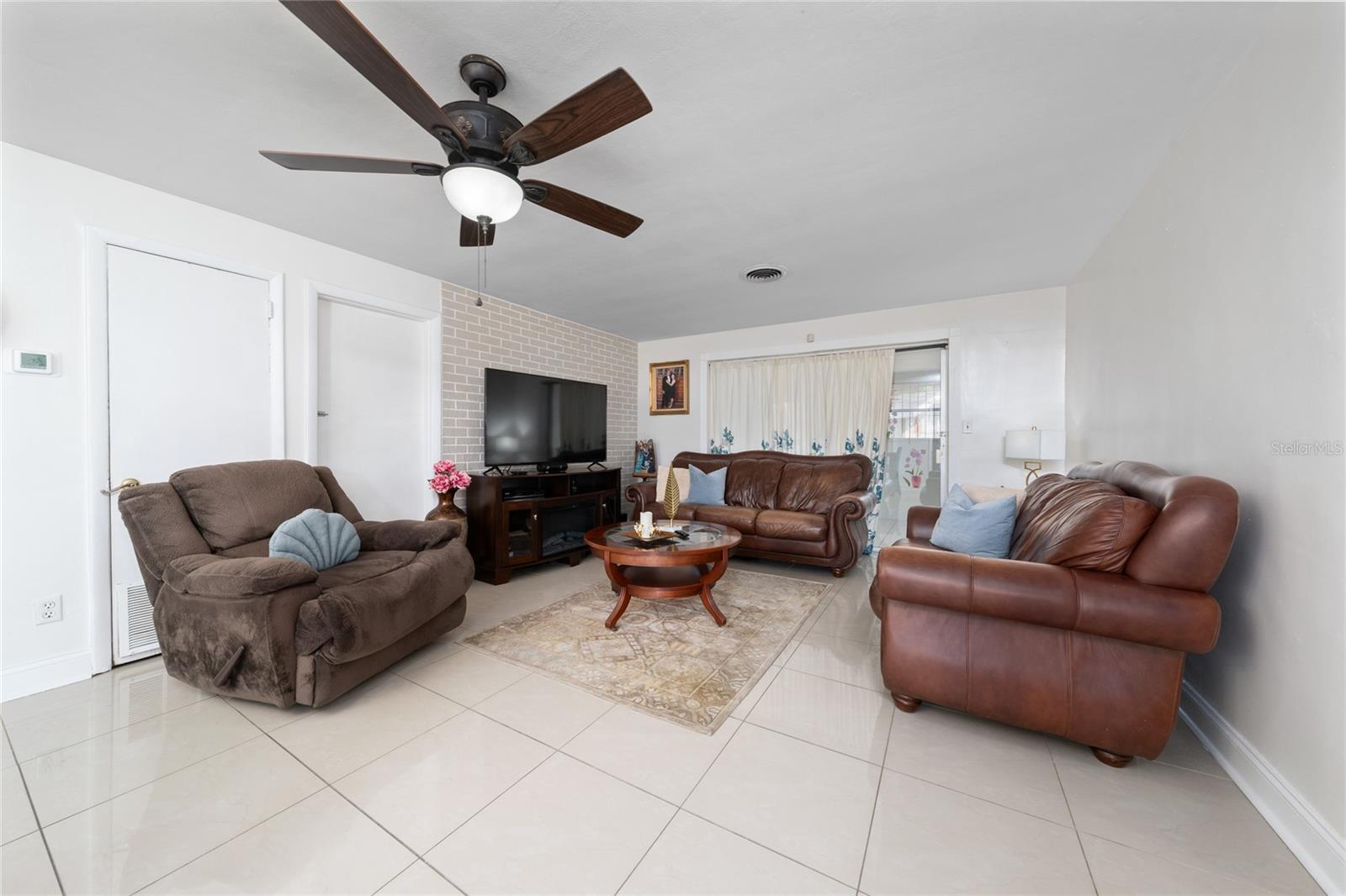 Image 13 of 51 For 1105 Arrowsmith Avenue