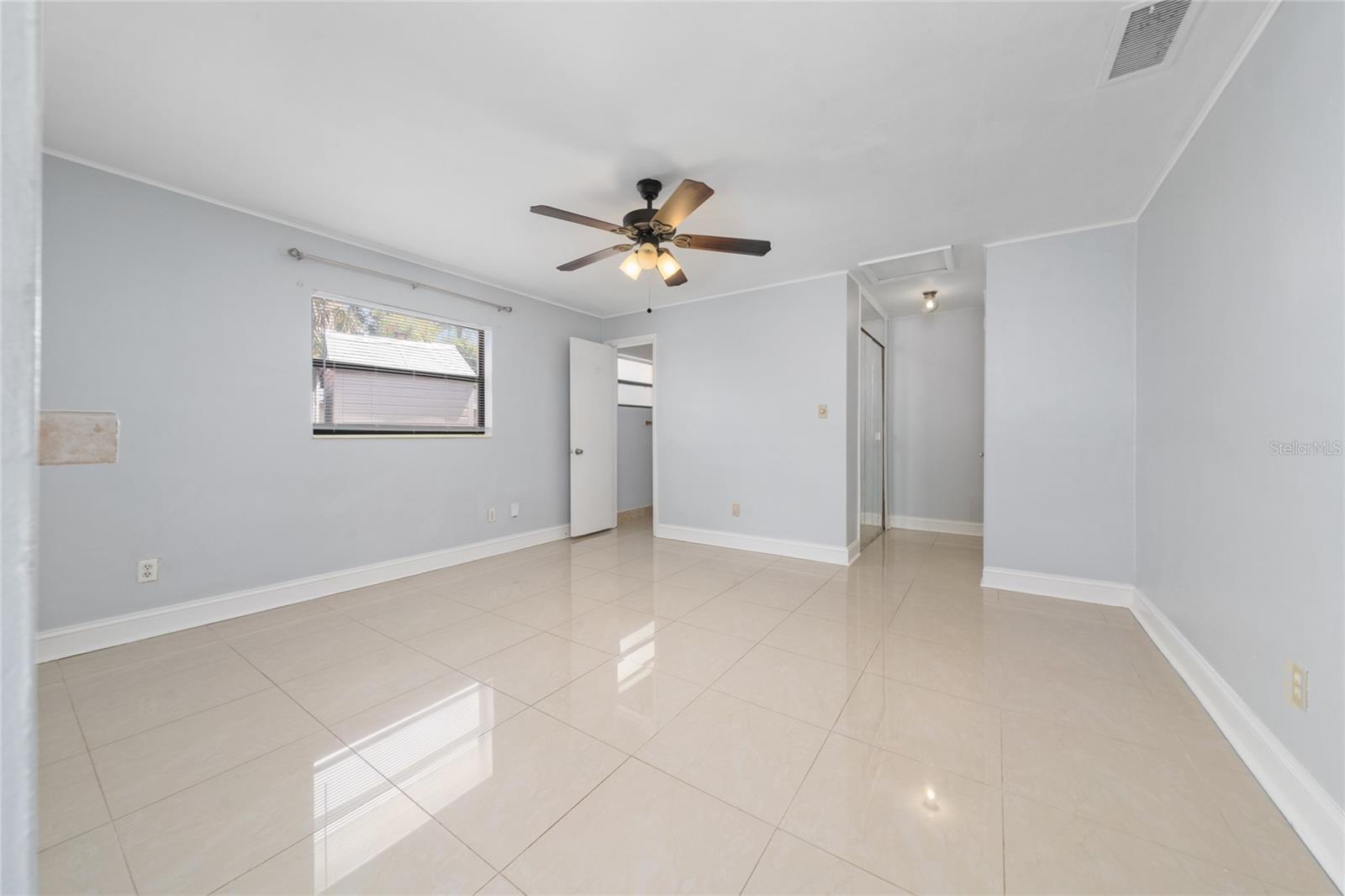 Image 33 of 51 For 1105 Arrowsmith Avenue