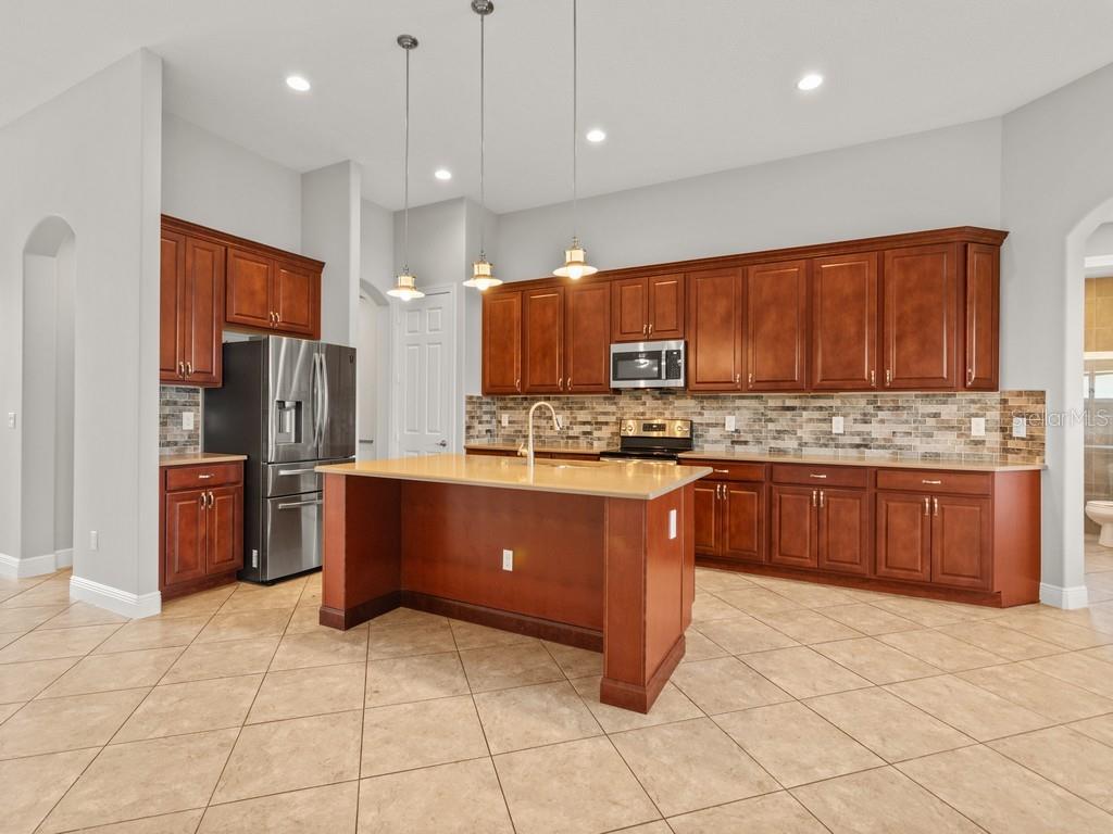 Image 10 of 39 For 8255 Heather Court