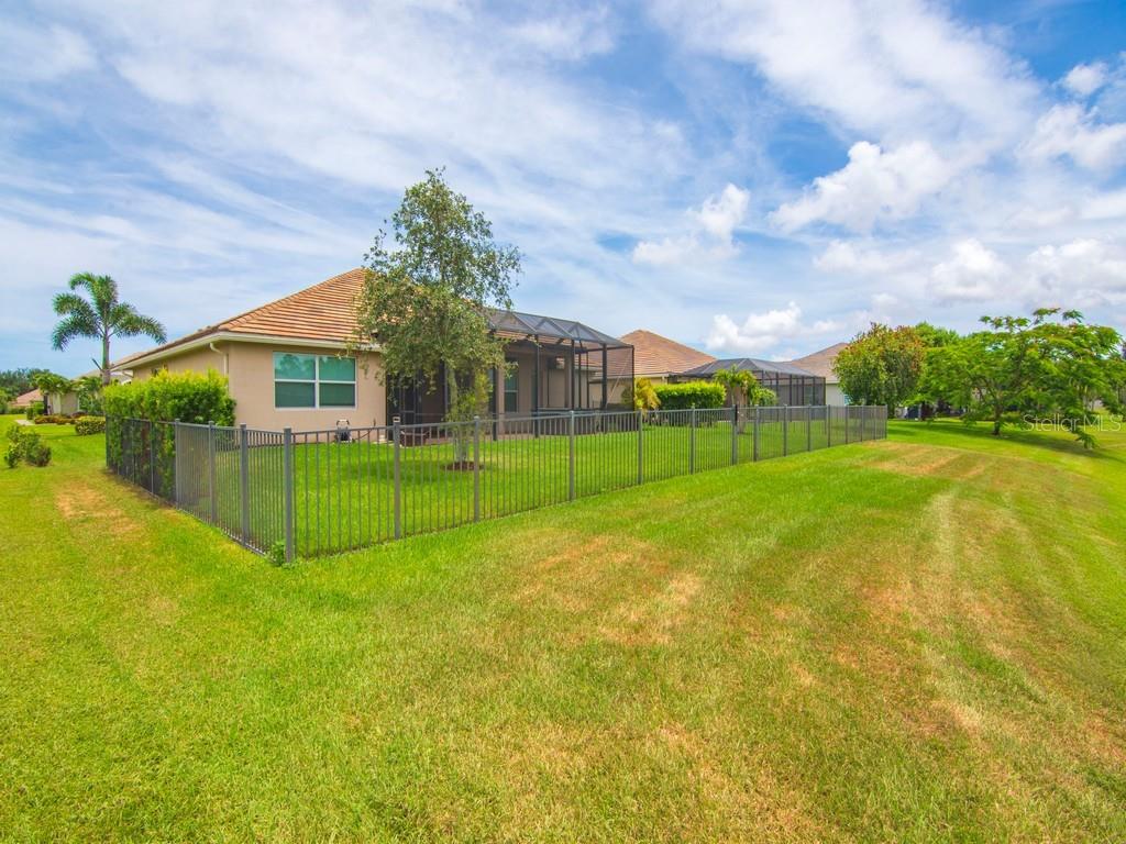 Image 36 of 39 For 8255 Heather Court
