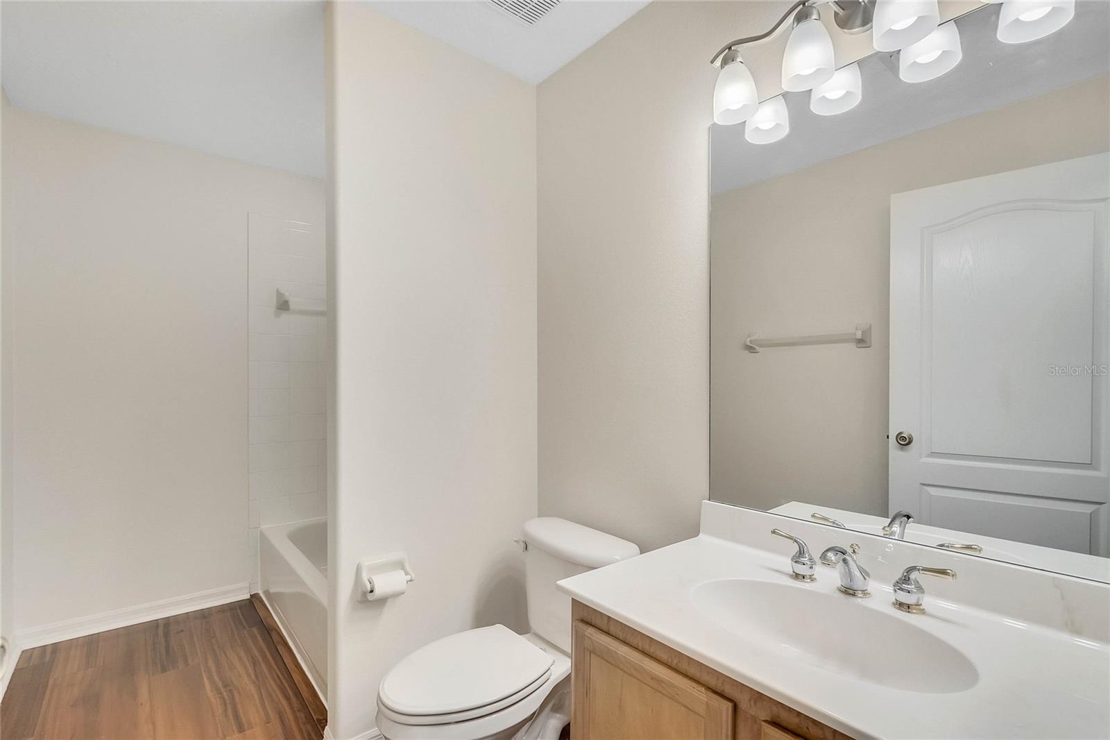 Image 10 of 17 For 119 Lake Darby Place