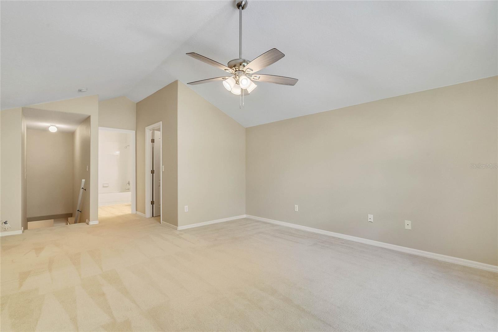 Image 14 of 17 For 119 Lake Darby Place