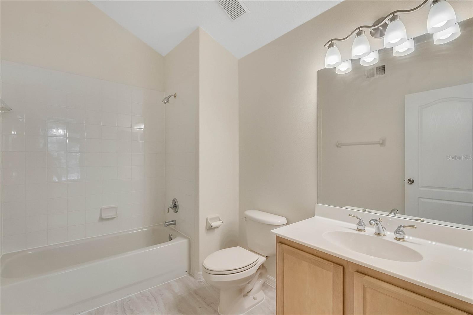 Image 15 of 17 For 119 Lake Darby Place