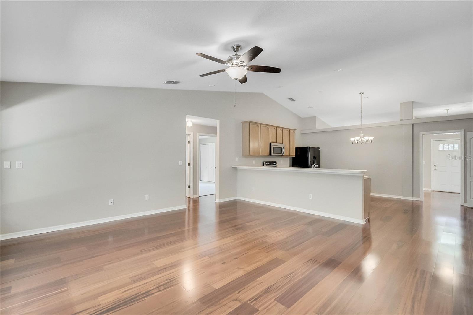 Image 4 of 17 For 119 Lake Darby Place
