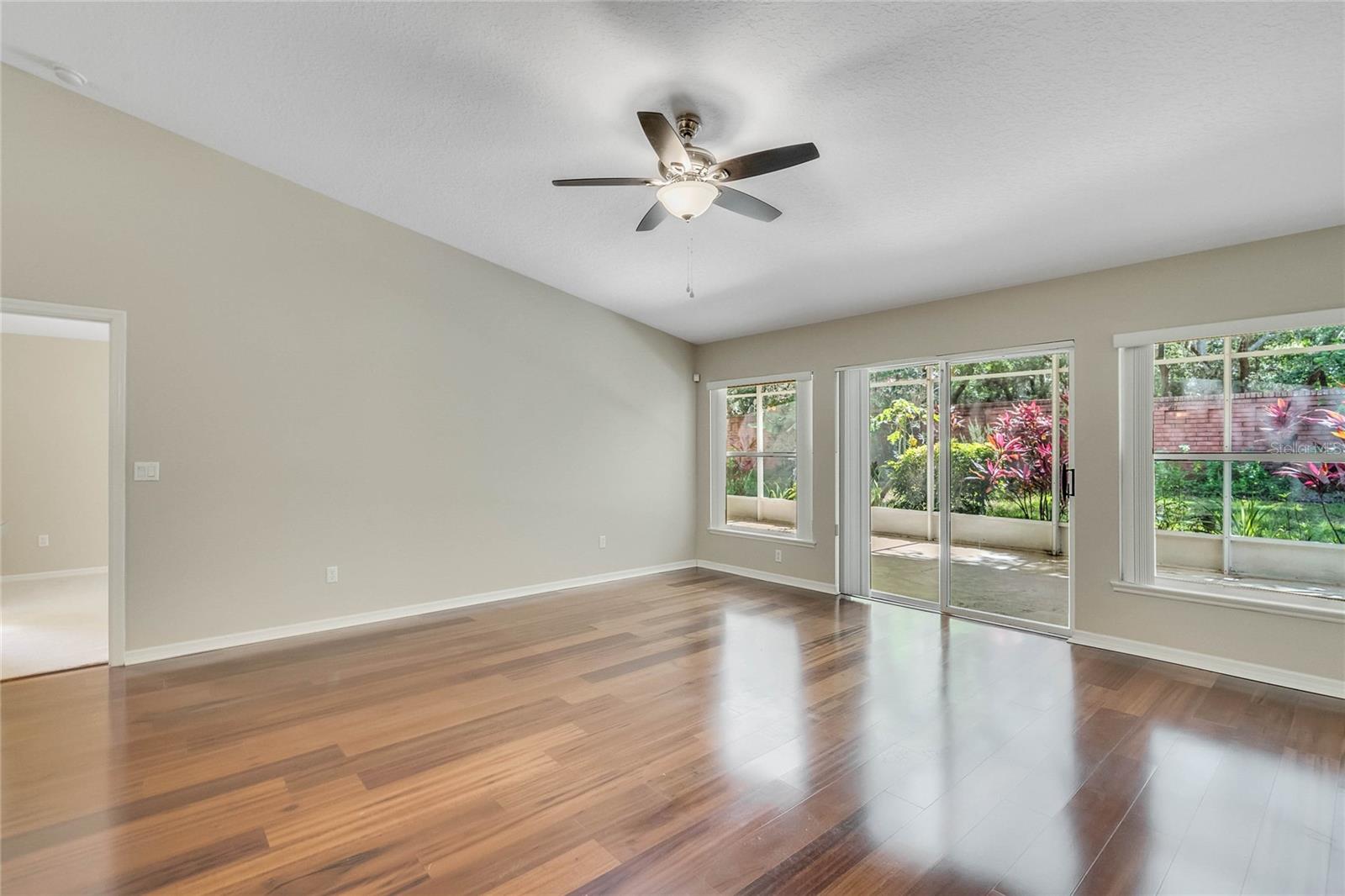 Image 5 of 17 For 119 Lake Darby Place