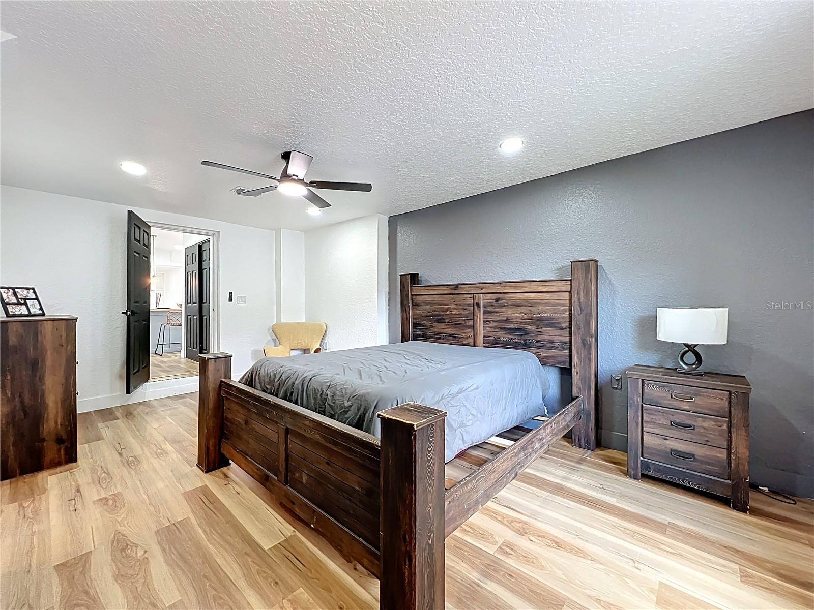 Image 30 of 68 For 609 Brockway Avenue