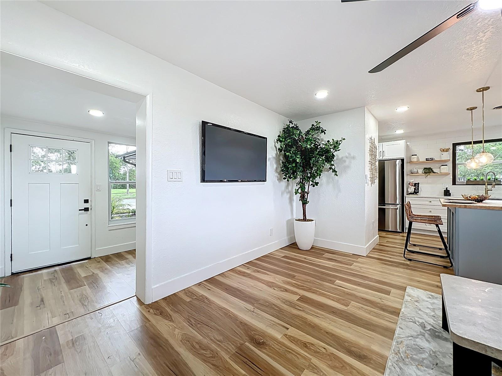 Image 6 of 68 For 609 Brockway Avenue