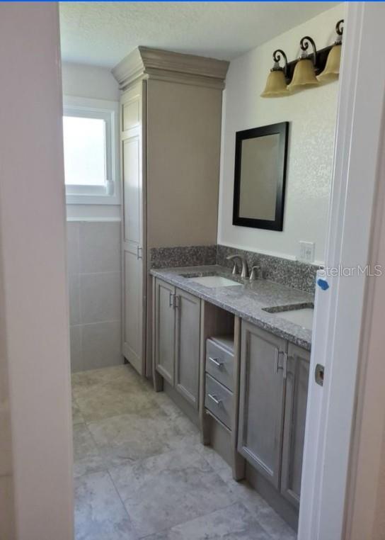 Image 5 of 7 For 903 New York Avenue 1