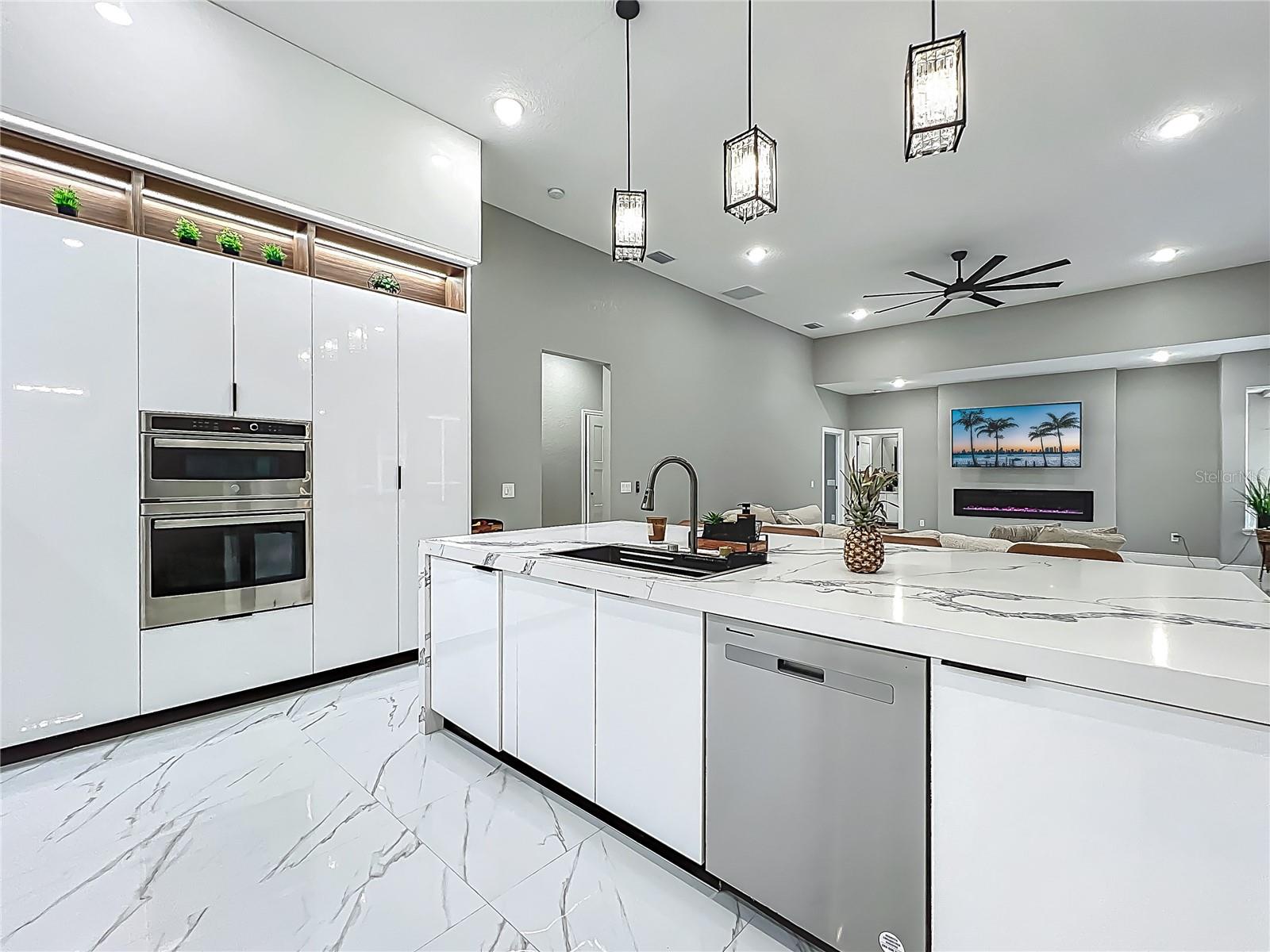 Image 18 of 71 For 704 Forest View Court