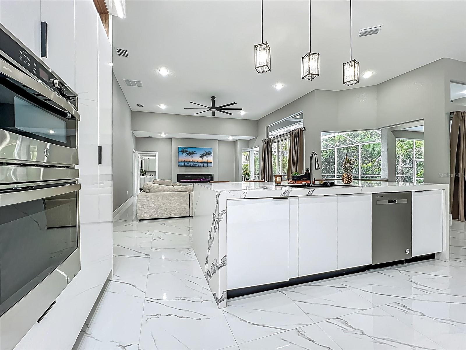 Image 20 of 71 For 704 Forest View Court