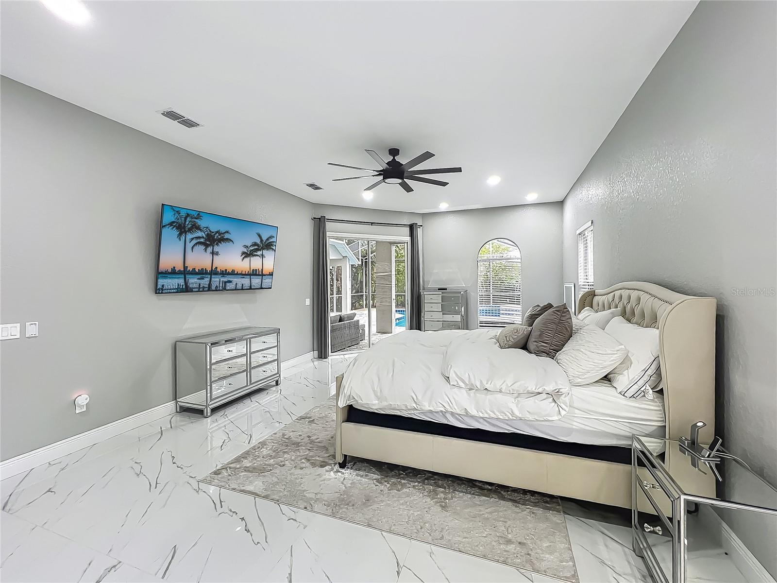 Image 37 of 71 For 704 Forest View Court
