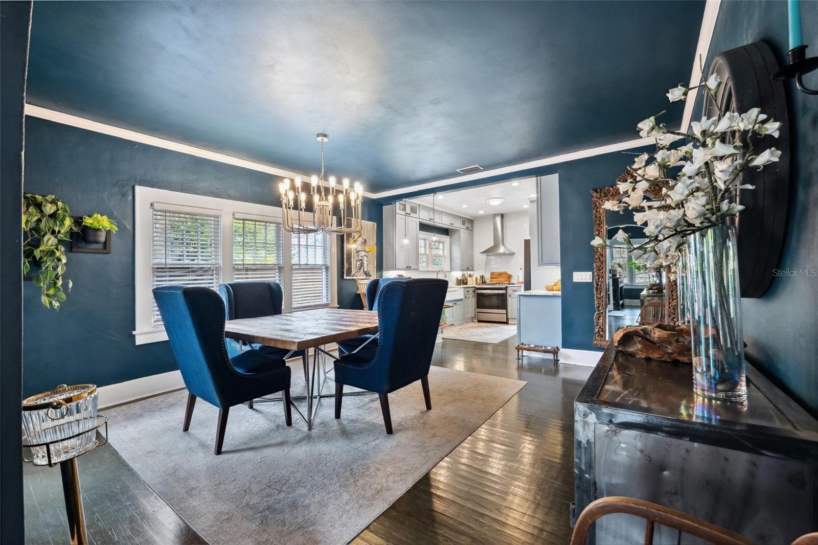Listing photo id 10 for 132 17th Avenue N