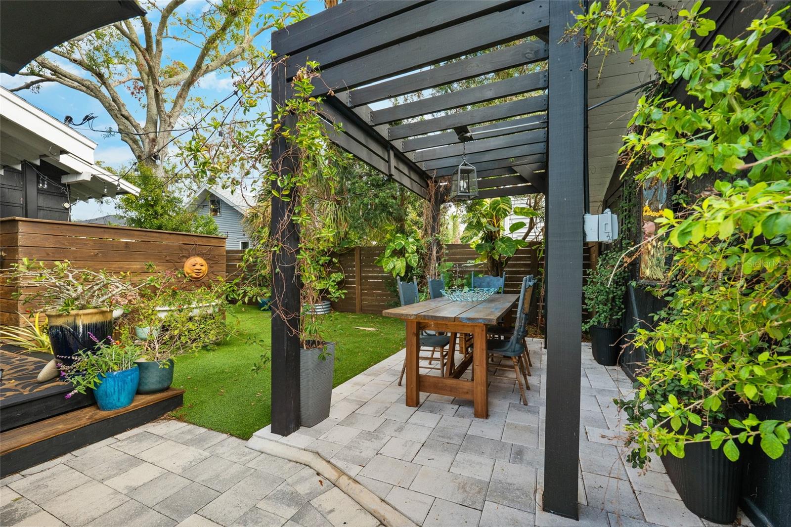 Listing photo id 24 for 132 17th Avenue N