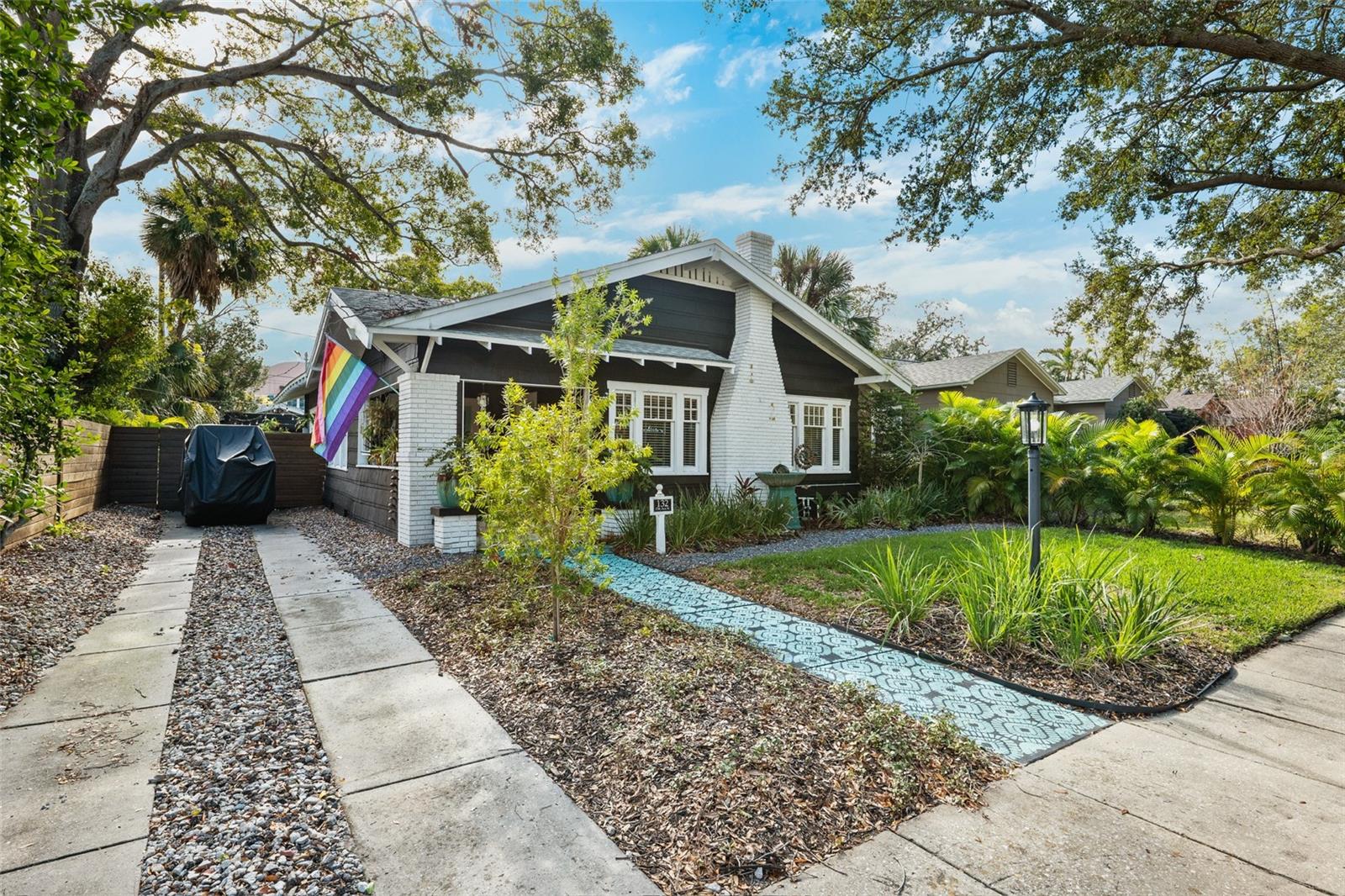 Listing photo id 2 for 132 17th Avenue N