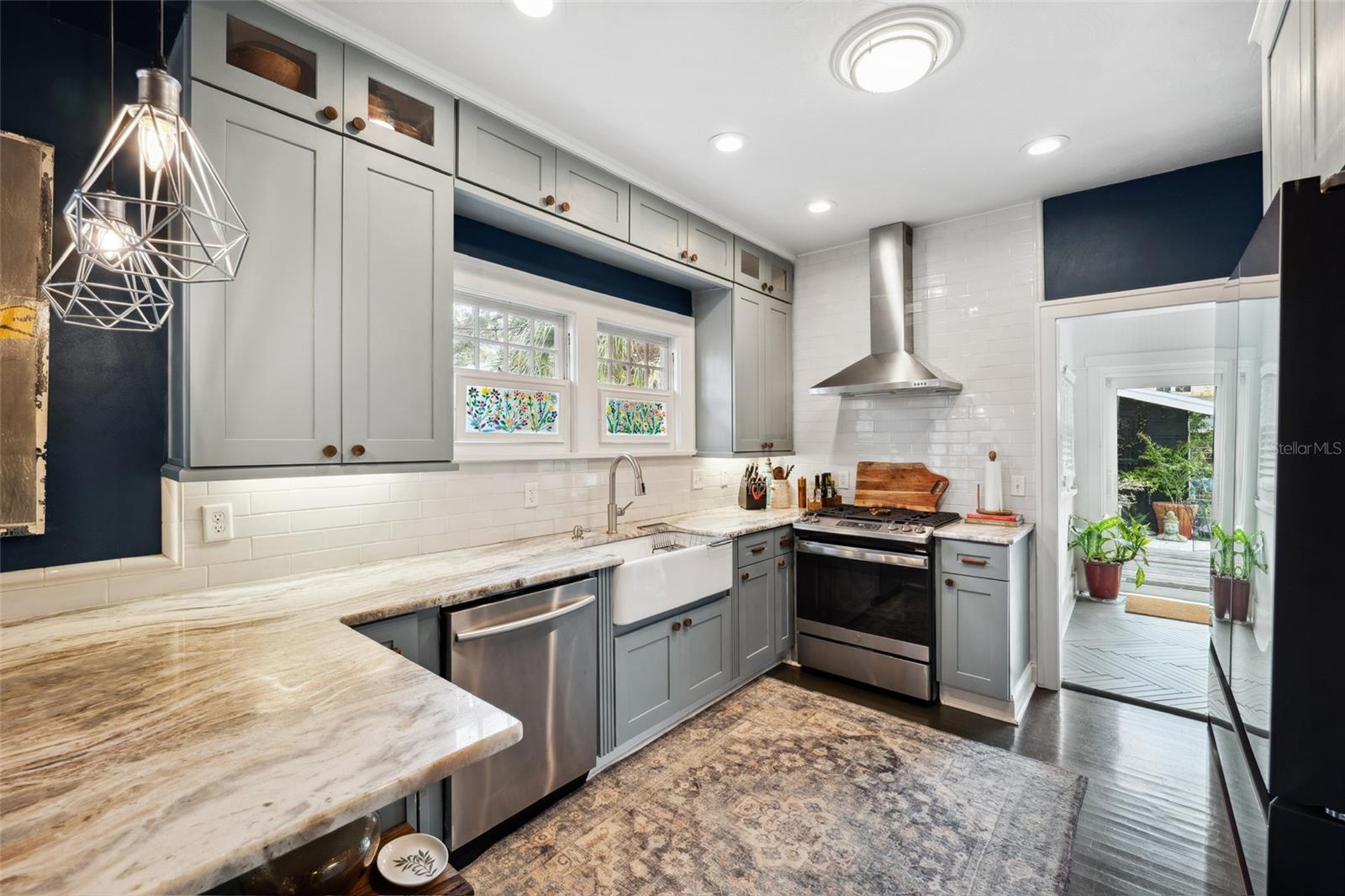 Listing photo id 4 for 132 17th Avenue N