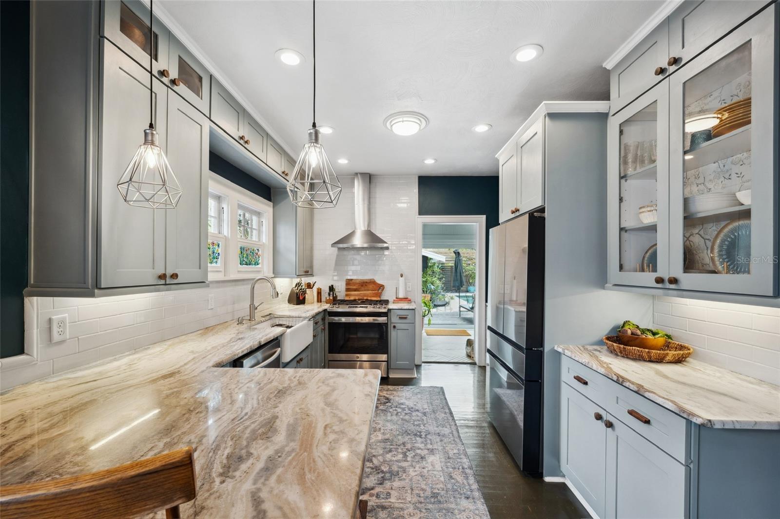 Listing photo id 5 for 132 17th Avenue N
