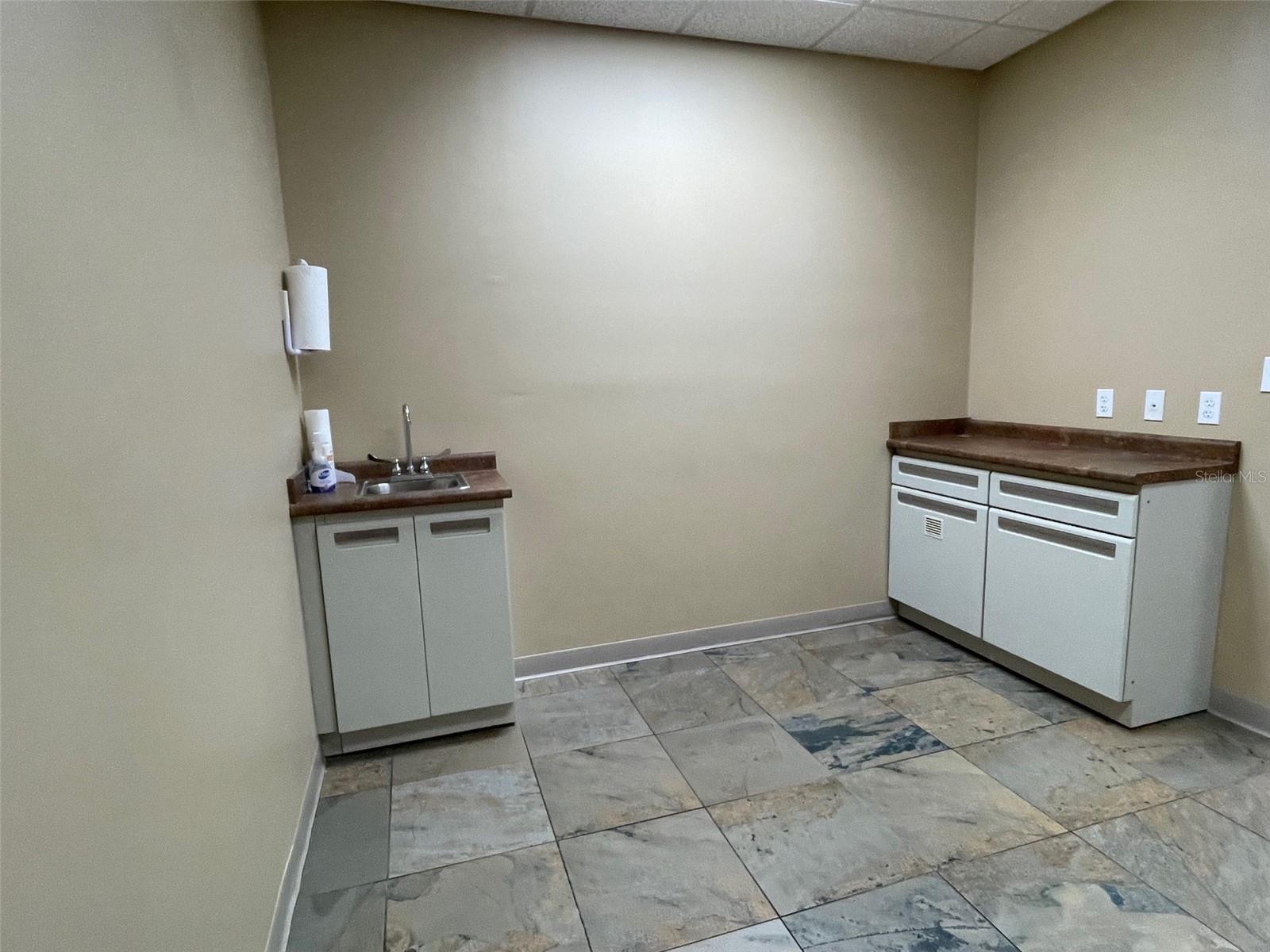 Image 19 of 27 For 11309 Lake Underhill Road 104 & 105