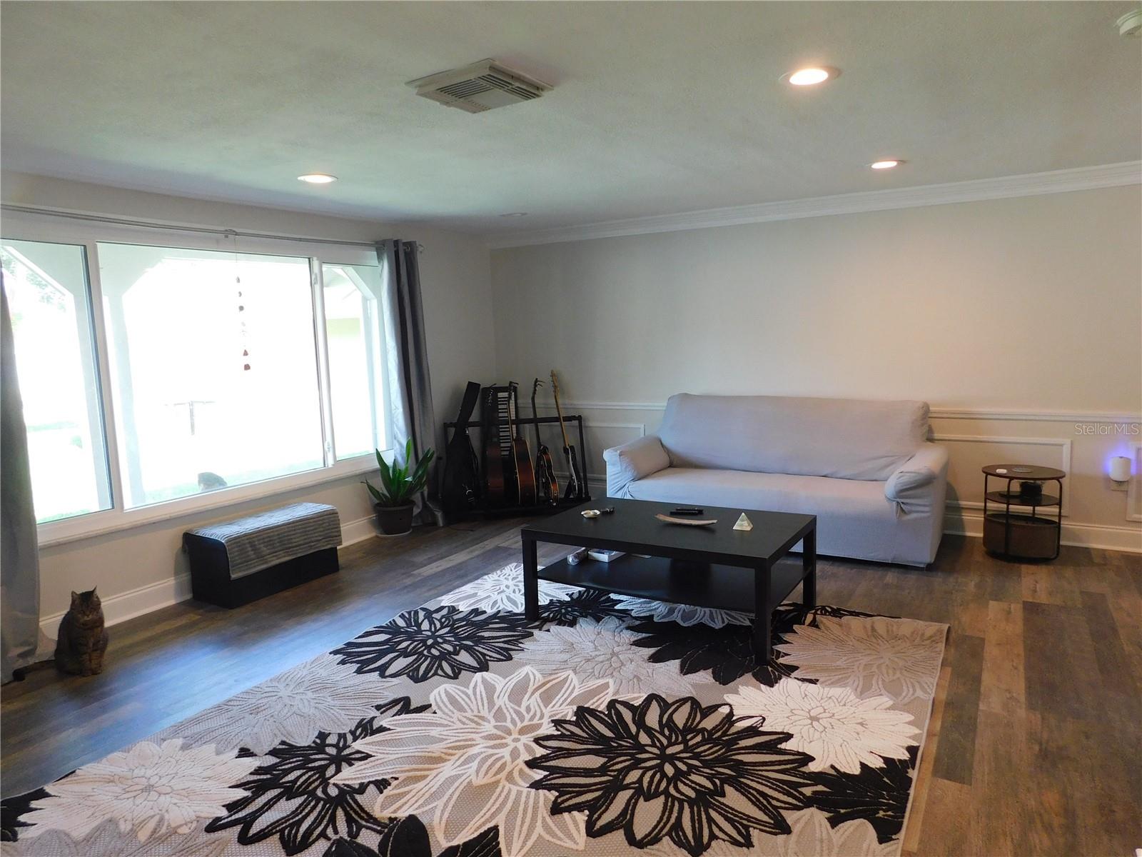 Image 4 of 65 For 8020 Hunters Whip Row