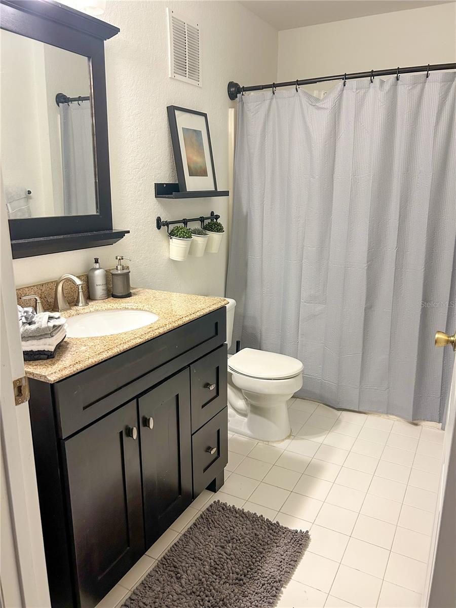 Image 11 of 27 For 5447 Vineland Road 1209