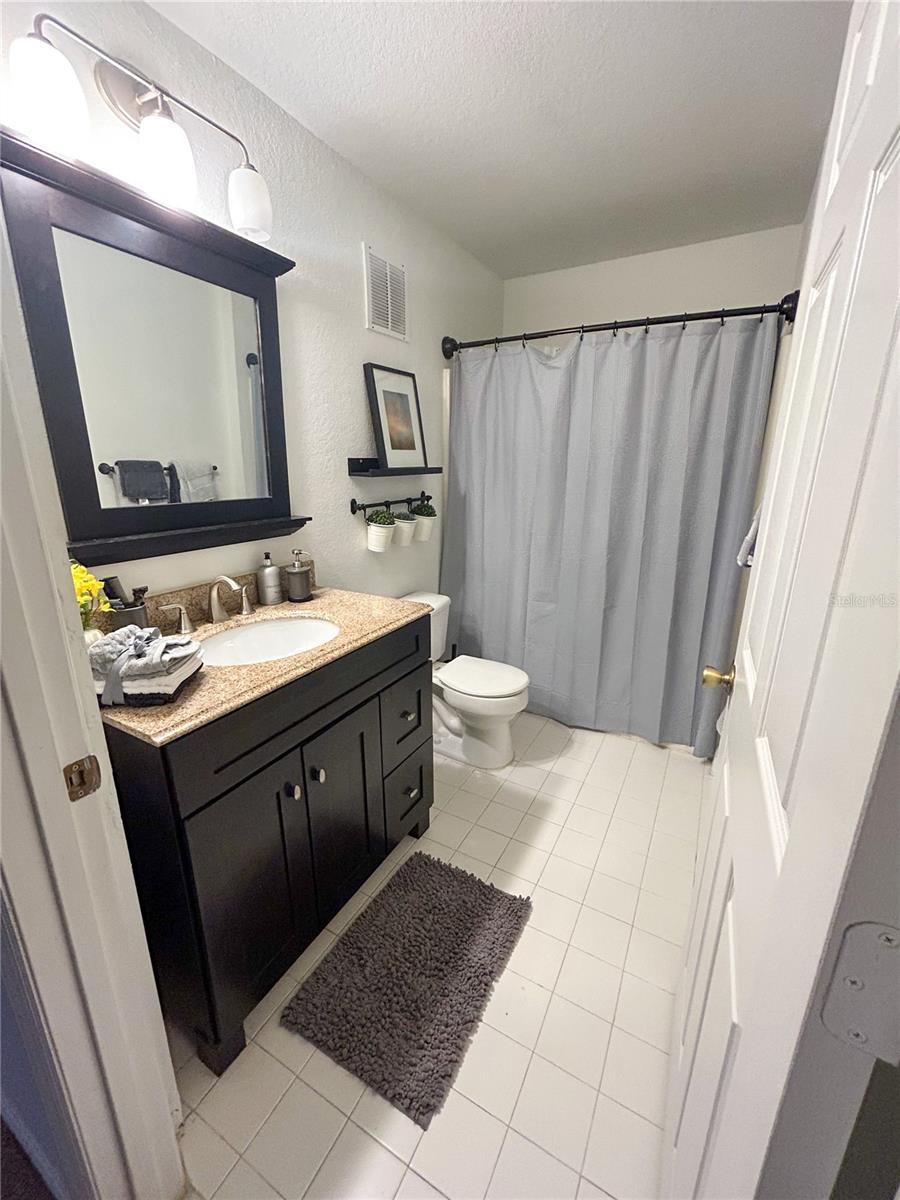 Image 12 of 27 For 5447 Vineland Road 1209