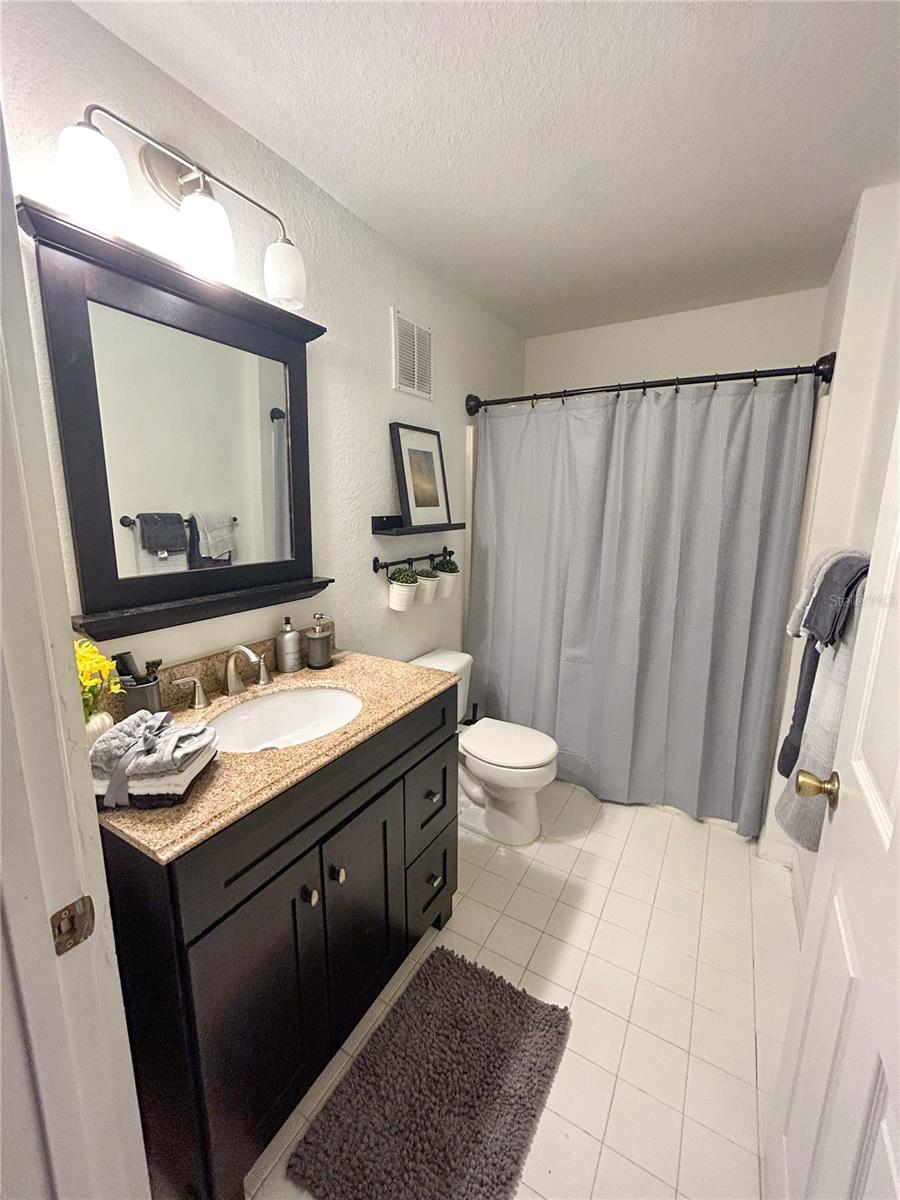 Image 16 of 27 For 5447 Vineland Road 1209