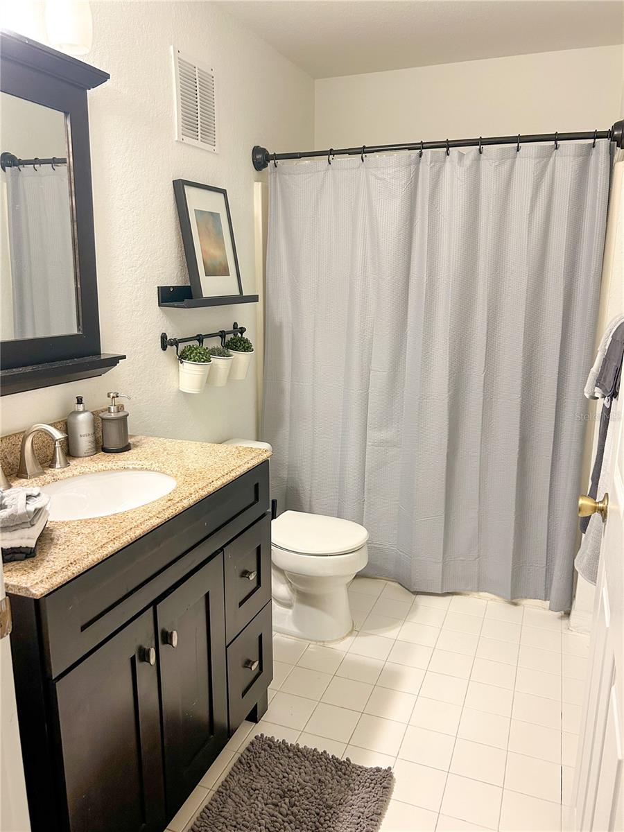 Image 17 of 27 For 5447 Vineland Road 1209