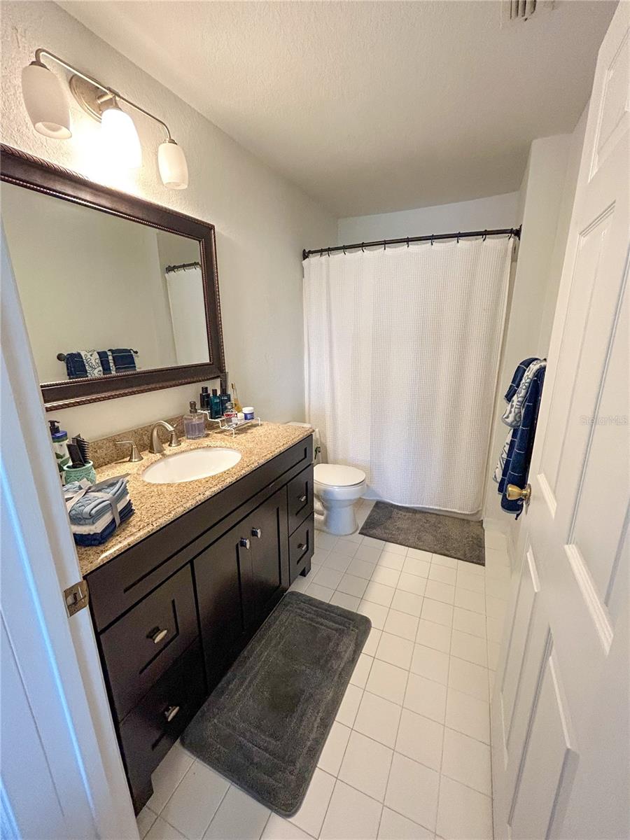 Image 21 of 27 For 5447 Vineland Road 1209