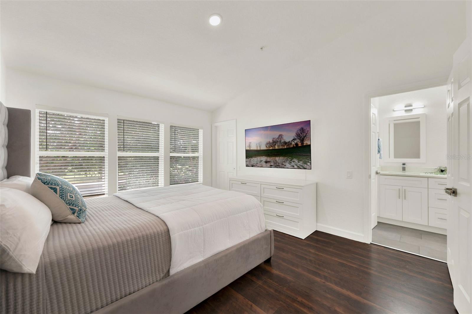 Image 21 of 45 For 6931 Sperone Street
