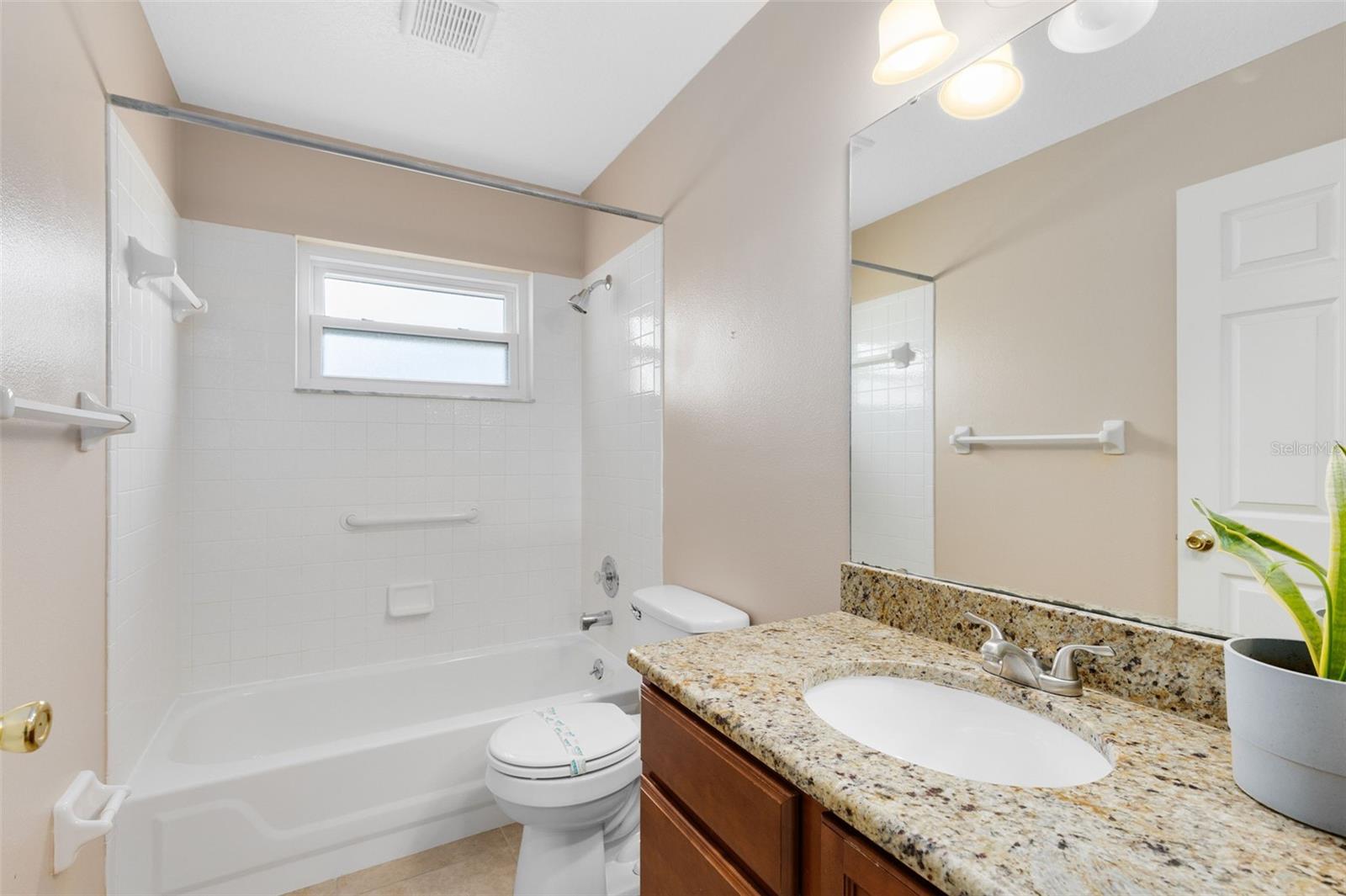 Image 17 of 34 For 204 Grovepark Drive