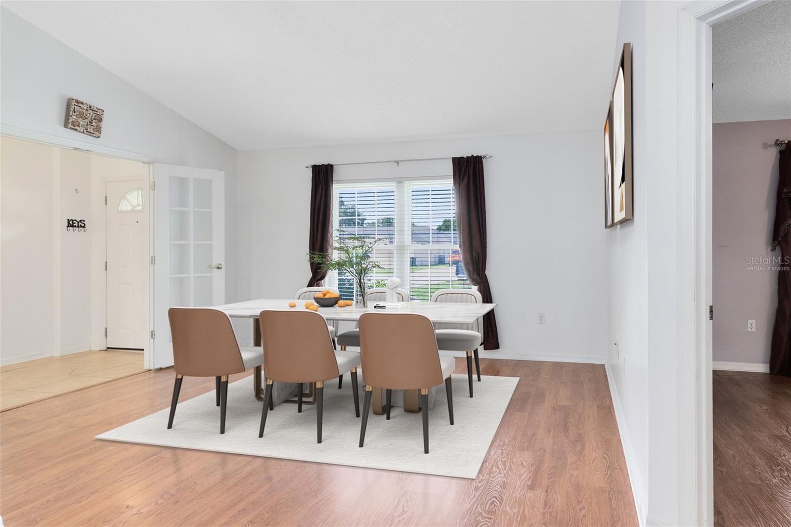 Image 6 of 34 For 204 Grovepark Drive