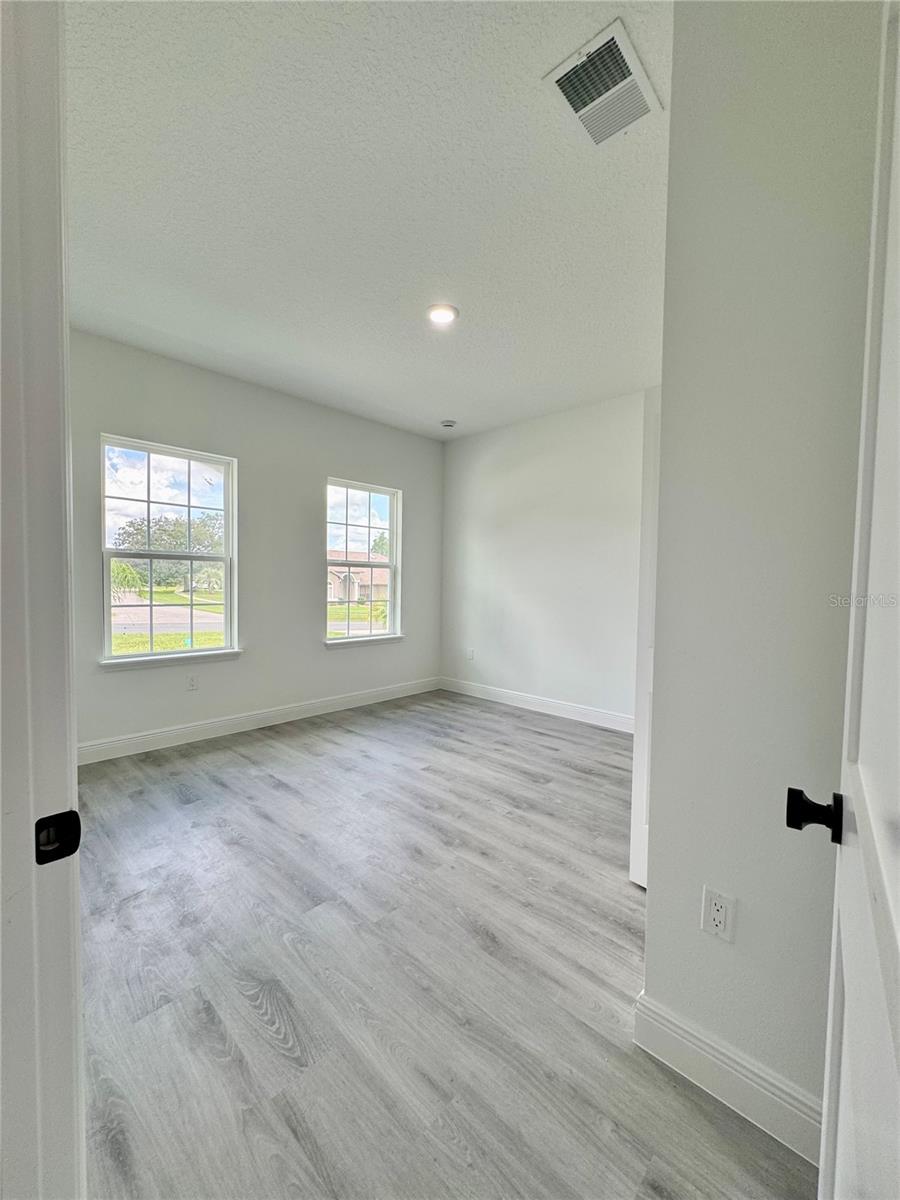 Image 20 of 41 For 6263 Whispering Oak Loop
