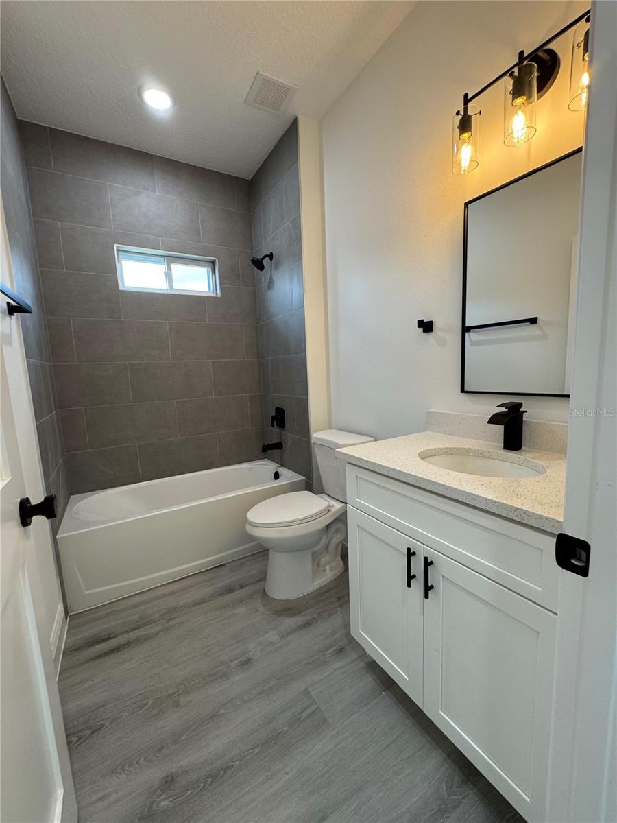 Image 22 of 41 For 6263 Whispering Oak Loop