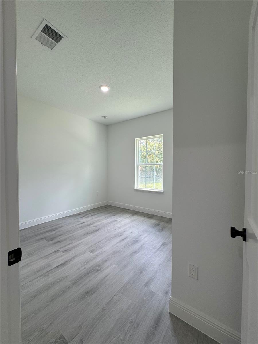 Image 24 of 41 For 6263 Whispering Oak Loop