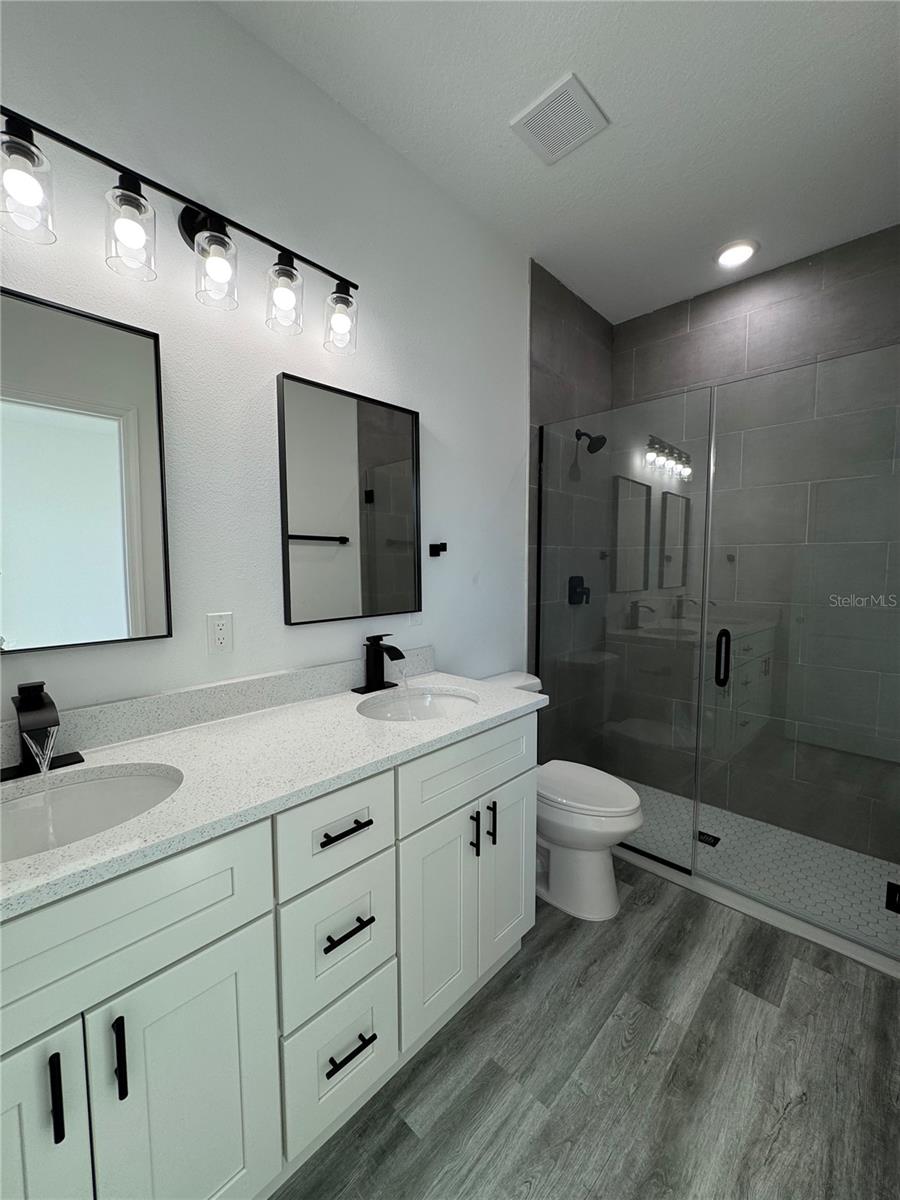 Image 31 of 41 For 6263 Whispering Oak Loop