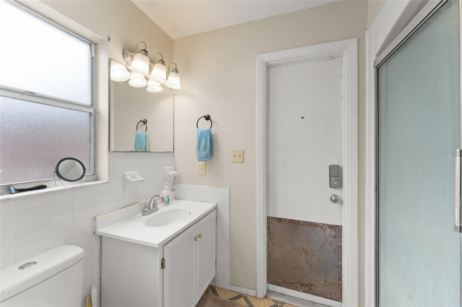 Image 10 of 33 For 2705 Wilmette Avenue