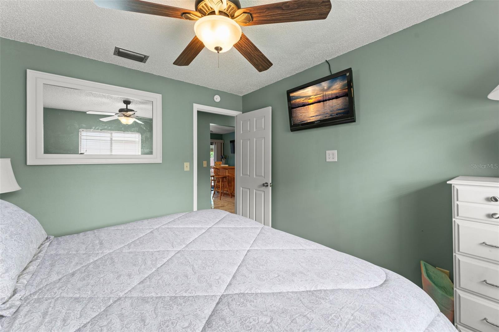 Image 21 of 33 For 2705 Wilmette Avenue