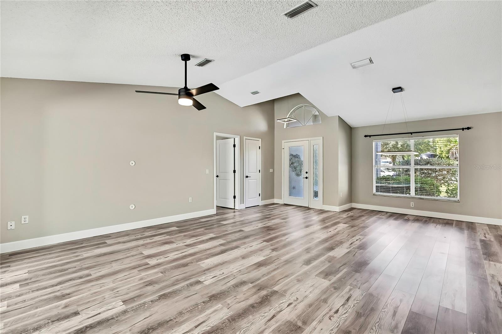 Image 10 of 72 For 13295 Don Loop